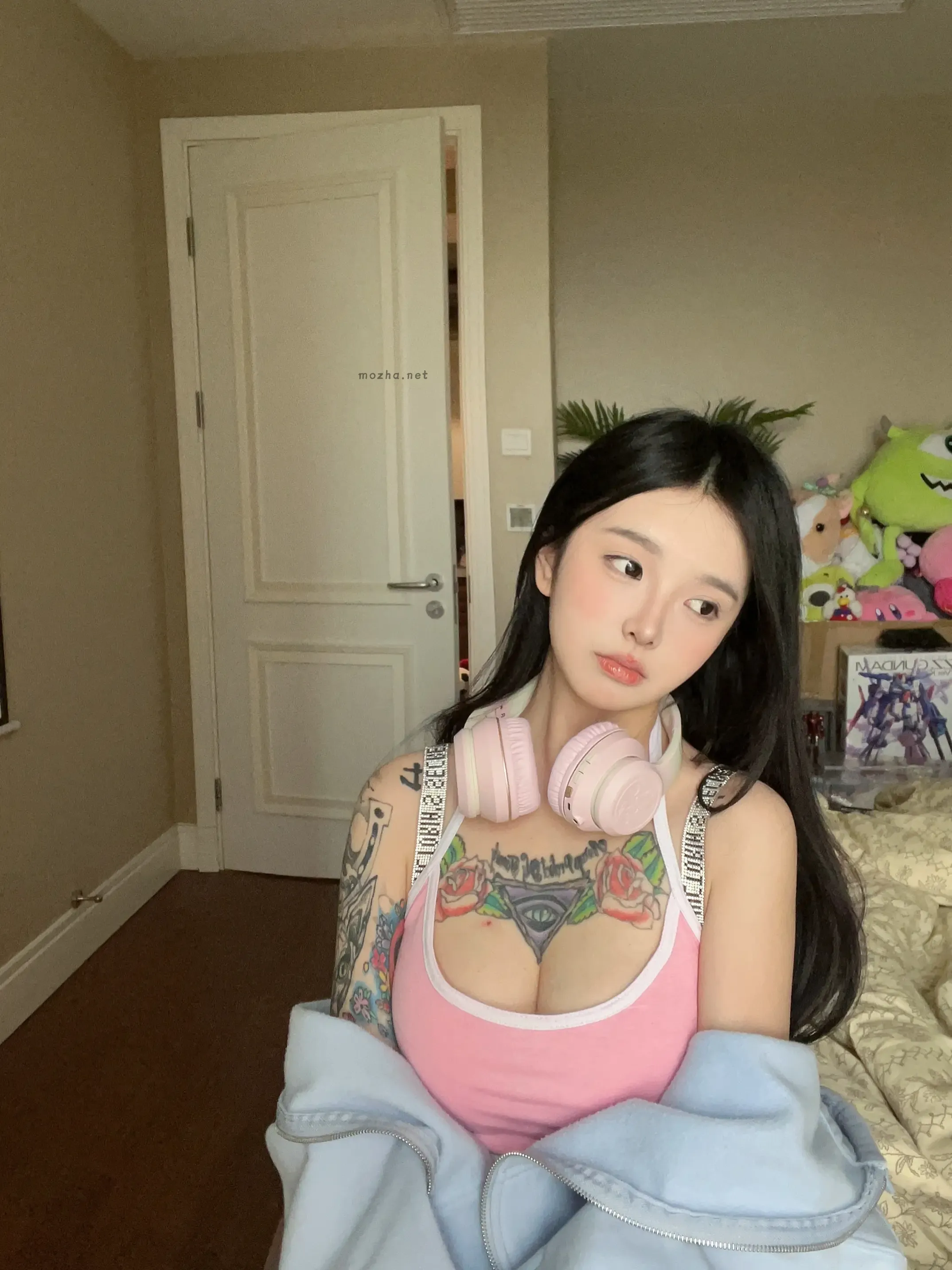 卡通百科老王 – 粉色背心【16P】